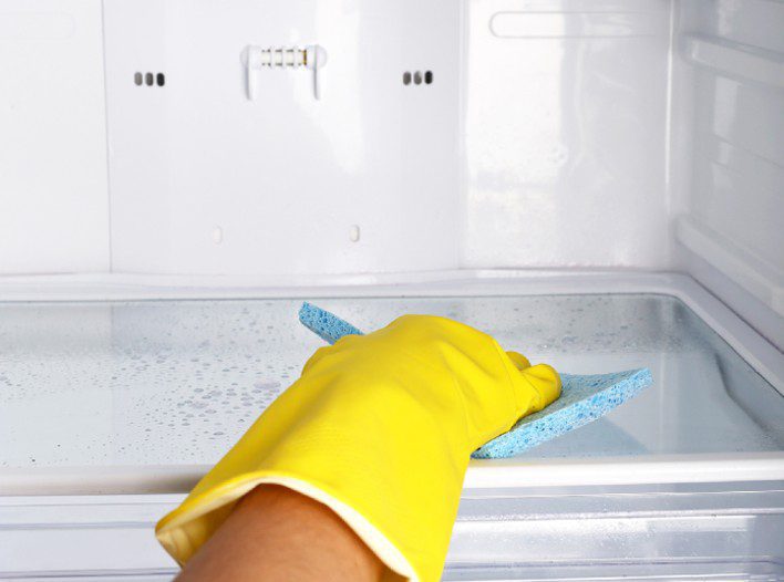 طريقة تنظيف ثلاجات إل جي